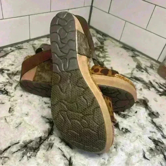 Pierre Dumas Chantel Leopard Cheetah Brown and Beige Wedges - Picture 7 of 10